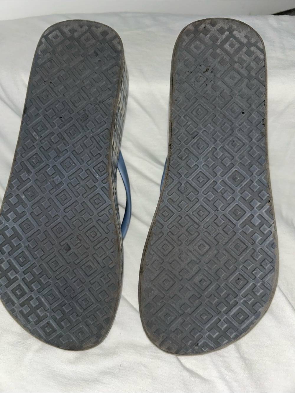 Blue and white platform flipflops - Picture 5 of 6